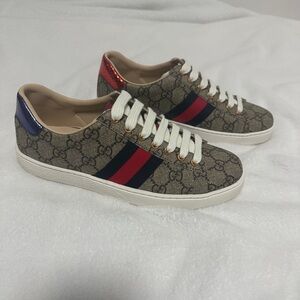 Gucci Women's Beige Sneakers with Red and Blue Details